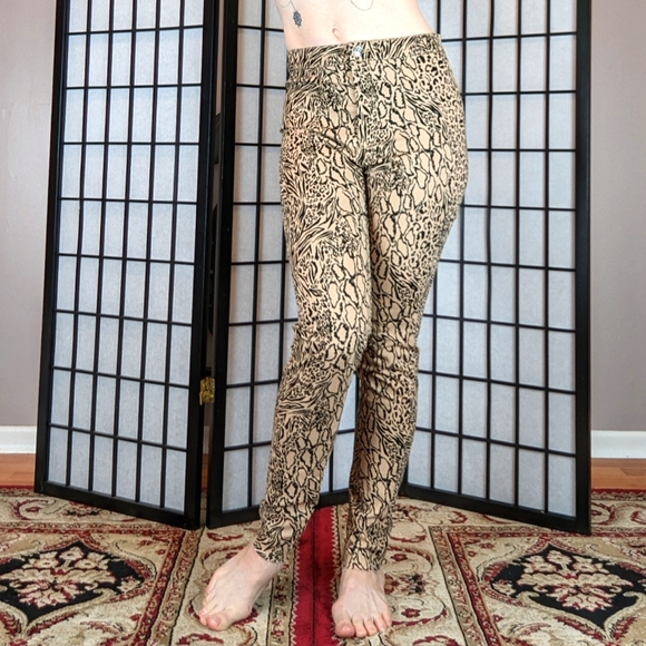 2/20) NWOT Tan animal print jeans - Picture 3 of 12